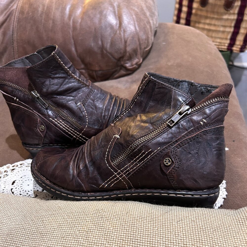 Earth Bootie Ladies Size 8.5
